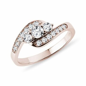 Zásnubní prsten v růžovém zlatě s diamanty KLENOTA