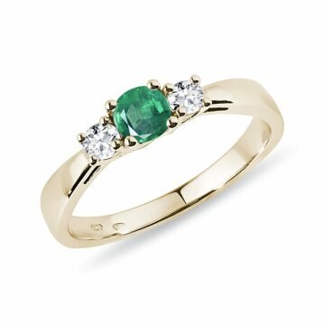 Smaragdový prsten s diamanty ve žlutém zlatě KLENOTA