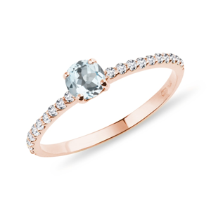 Prsten z růžového zlata s diamanty a akvamarínem KLENOTA