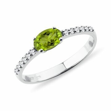 Olivínový prsten s diamanty v bílém zlatě KLENOTA
