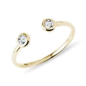 Otevřený zlatý prsten s bezel diamanty KLENOTA