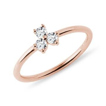 Prsten z růžového zlata se třemi diamanty KLENOTA