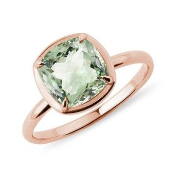 Prsten se zeleným ametystem v růžovém zlatě KLENOTA