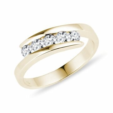 Zlatý prstýnek s pěti diamanty KLENOTA