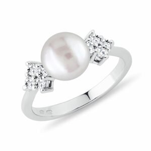 Perlový prsten s diamanty v bílém 14k zlatě KLENOTA