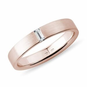 Pánský snubní prsten s diamantem v brusu bageta v růžovém zlatě KLENOTA