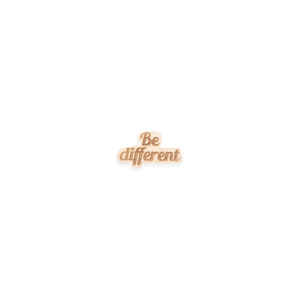 Dřevěná brož ve tvaru nápisu Be Different BeWooden