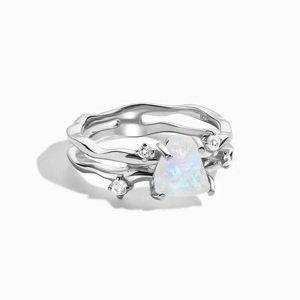 Royal Fashion stříbrný prsten GU-DR24615R-SILVER-MOONSTONE-SAPPHIRE Velikost: 7 (EU: 54-56)