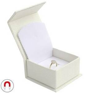 Šperky4U Bílá dárková krabička na prsten, magnetické zavírání - KR0351-WH
